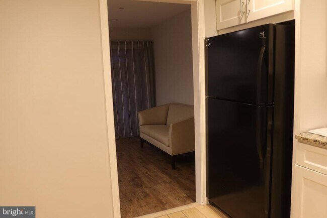 Building Photo - 13 Tulip Ct