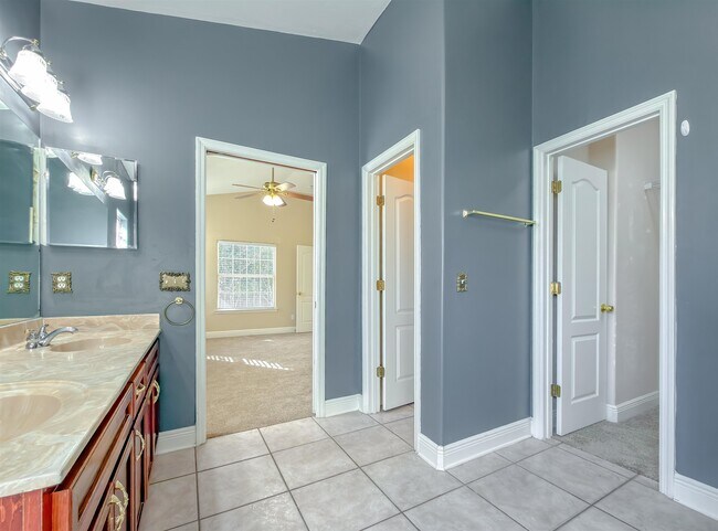 Building Photo - 3327 Dartmouth Dr