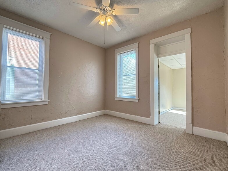 Building Photo - 1324 McCausland Ave