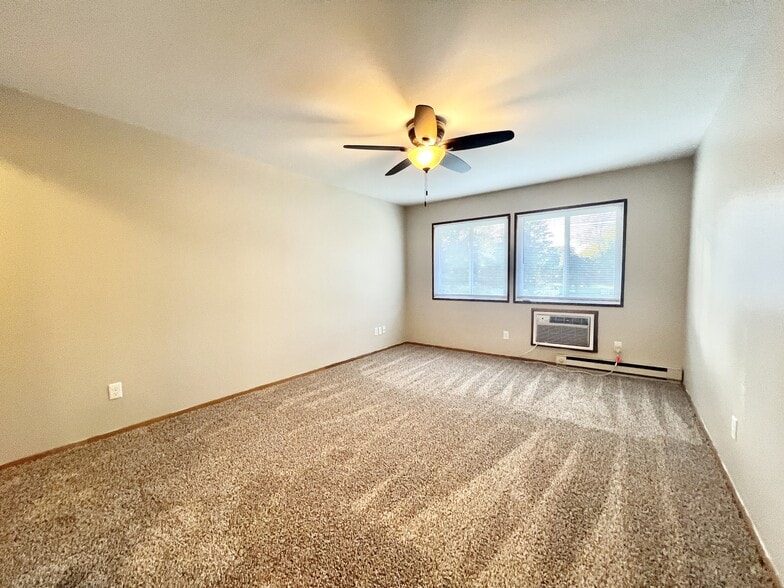 Building Photo - 821 George St