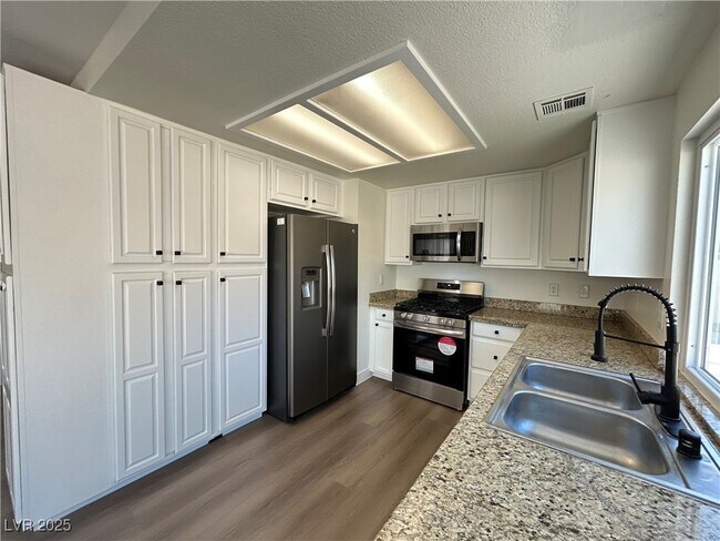 Building Photo - 5035 Meadow Grove Ct