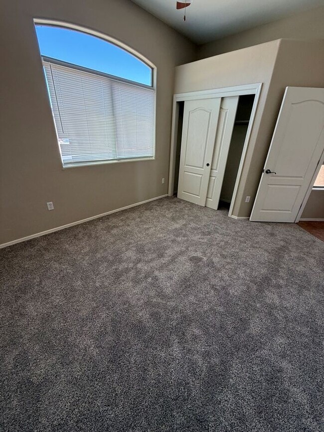 Building Photo - House For Rent