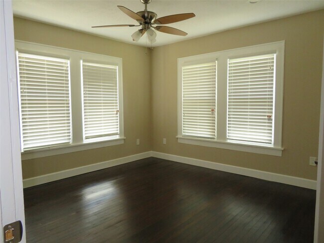 Building Photo - 12 Greenwood St