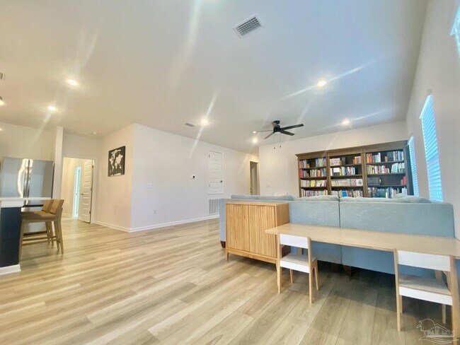 Building Photo - 9668 Sagewood Dr