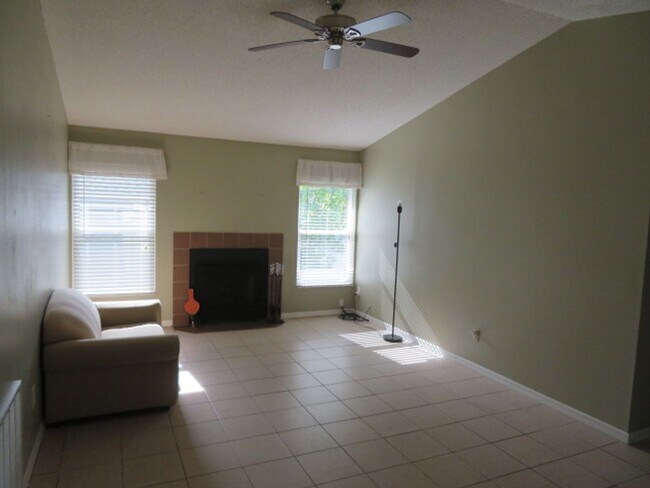 Building Photo - 839 Rosemere Cir