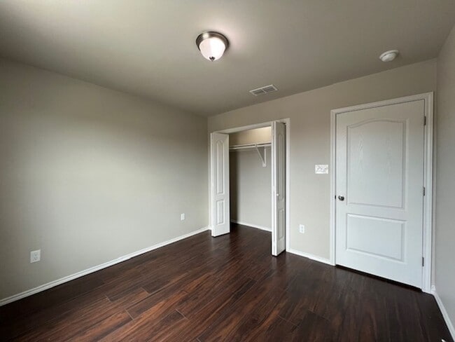 Building Photo - 130 Niagara Dr.