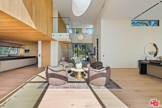 Building Photo - 2501 Banyan Dr