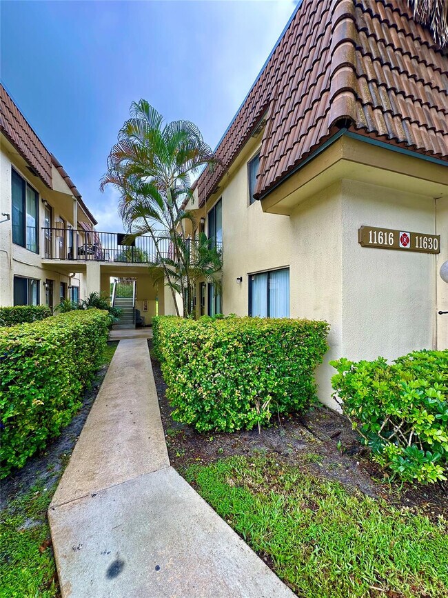 Primary Photo - 11622 Royal Palm Blvd