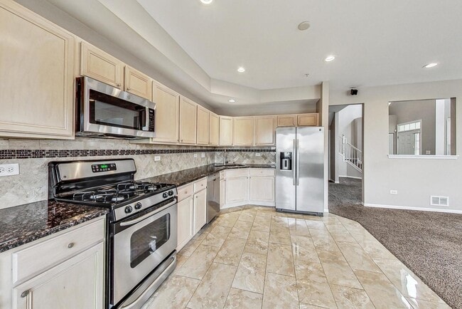 Building Photo - 1686 Buckingham Dr