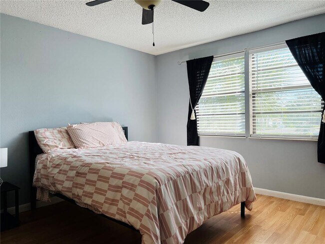 Building Photo - 5026 Water Oak Dr