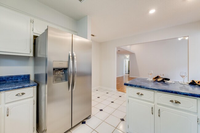 Building Photo - 2803 MacGregor Ln