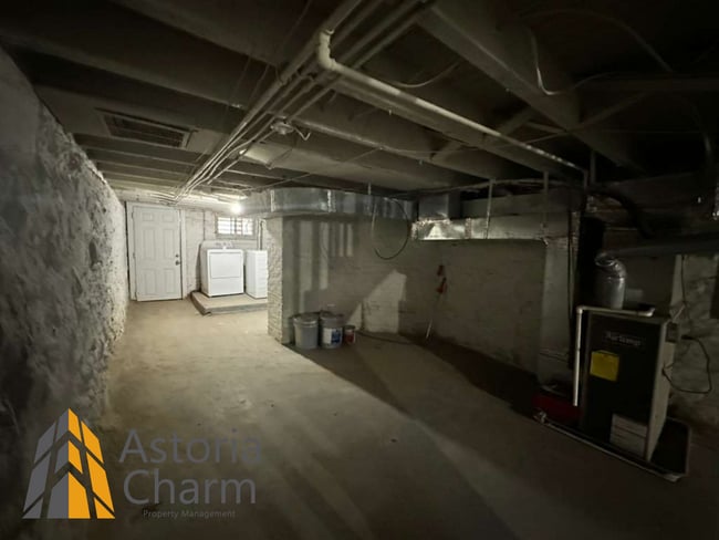 Building Photo - 3 Bedroom Rowhome with Deck and Updated Kitchen