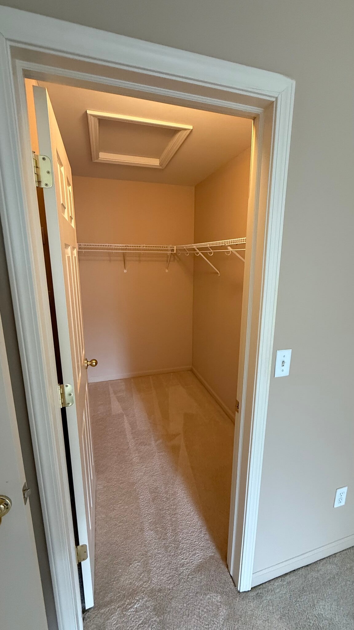 walking closets - master bedroom - 4200 Chesapeake Cir