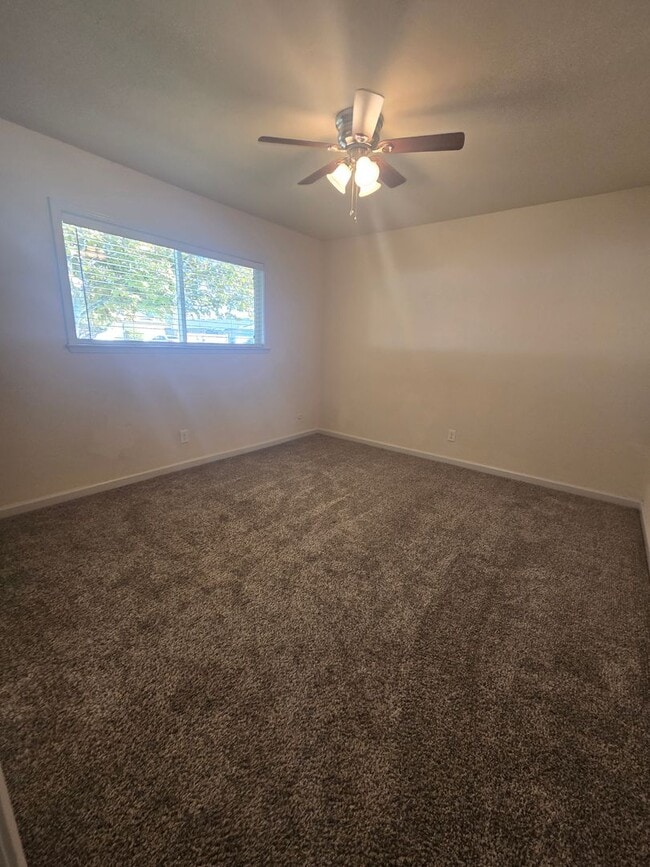 Building Photo - 2 Br 1 Ba available Now