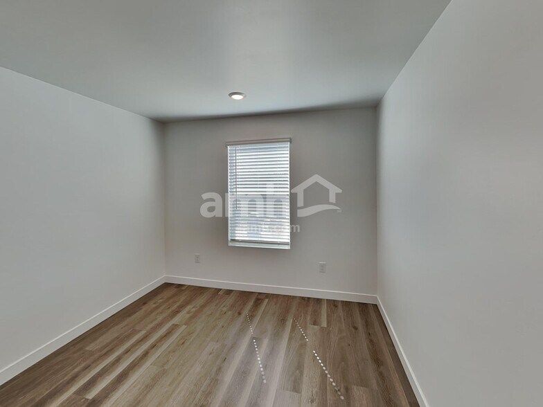 Building Photo - 6537 E Paseo Alga