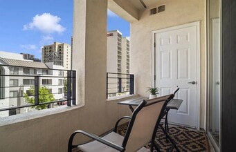 Building Photo - 235 Market St