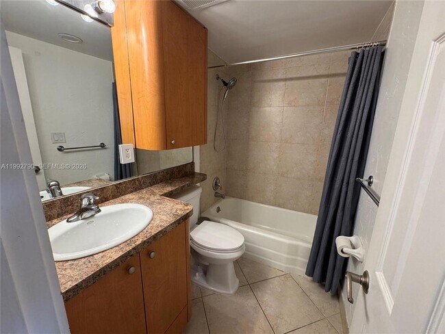 Building Photo - 2900 NE 30th St