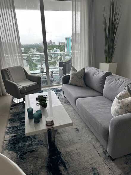 Building Photo - 401 N Birch Rd