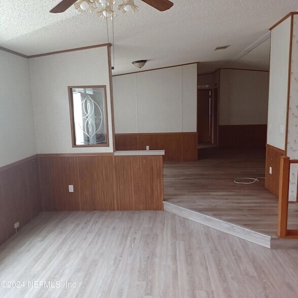 Building Photo - 463 Logan Ave