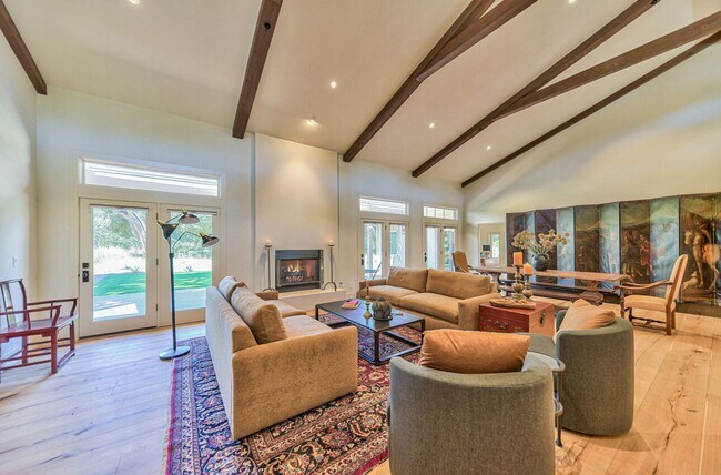 Building Photo - Luxury Living in Corral de Tierra!