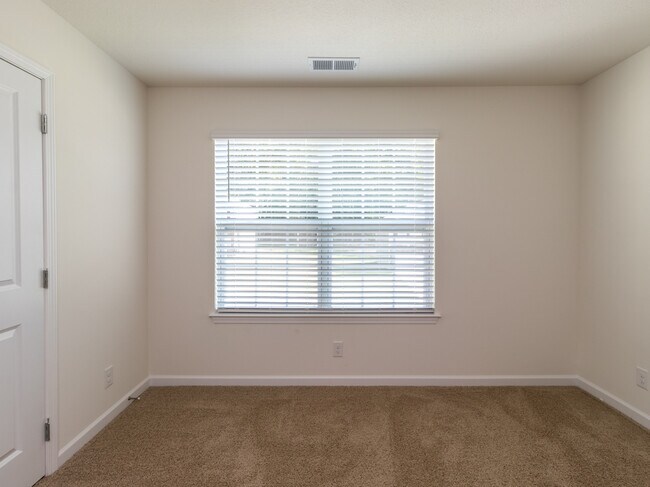 Building Photo - 4831 Birchcrest Ln
