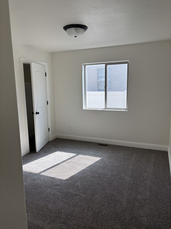 Building Photo - 4976 Remember Dr