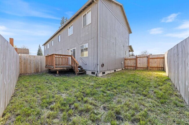 Building Photo - Newly Remodeled 3 bedroom Home