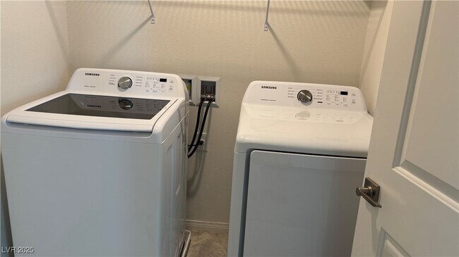 Building Photo - 8736 Victoria Pk St