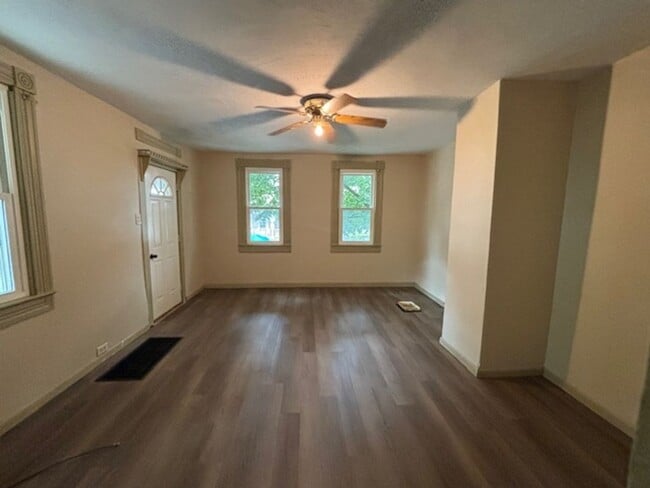 Building Photo - Single Family