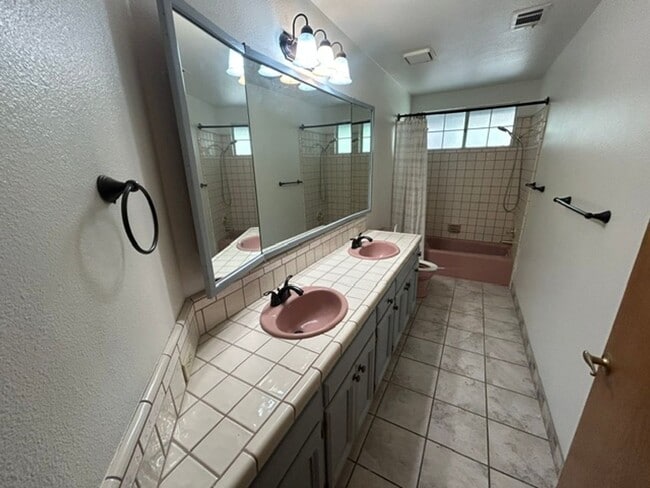Building Photo - 3 Bedroom 2 Bathroom with a Bonus Room and Pool in the El Diamante School District!