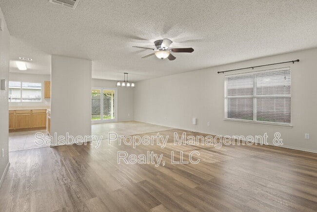 Building Photo - 536 Del Mar Dr