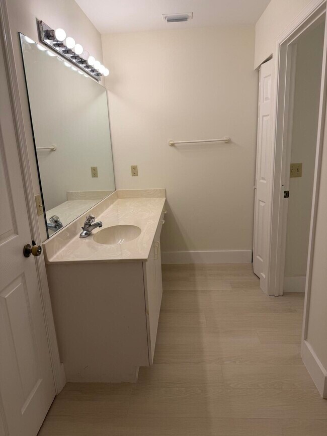 Building Photo - 13505 Fountain View Blvd