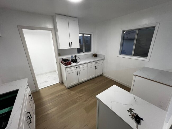 Building Photo - 2264 Smythe Ave