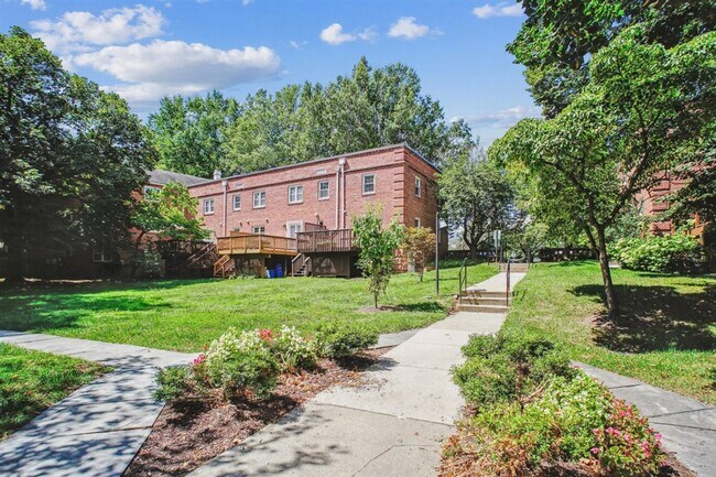 Building Photo - Great 2BR 2BA in Kenwood Forest Community in Downtown Bethesda