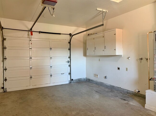 Building Photo - 1640 Clearview Dr
