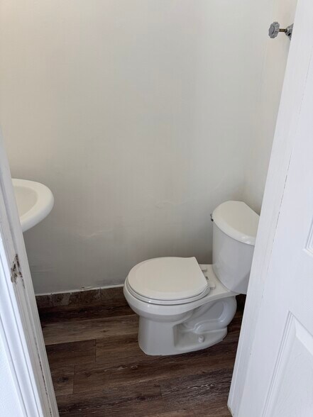 Building Photo - 144 E Avenue Q