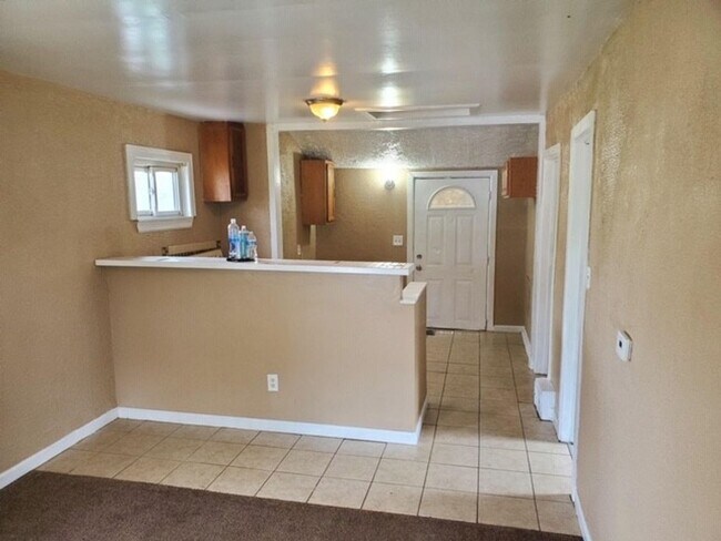 Building Photo - 1 Bedroom Home In Pontiac