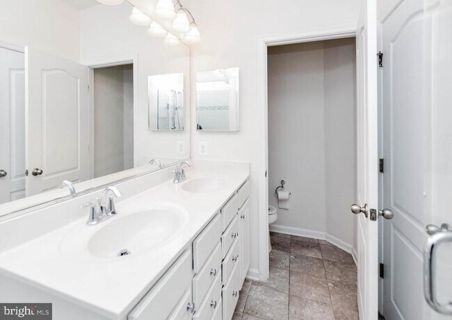 Building Photo - 608 Parkside Pl NE