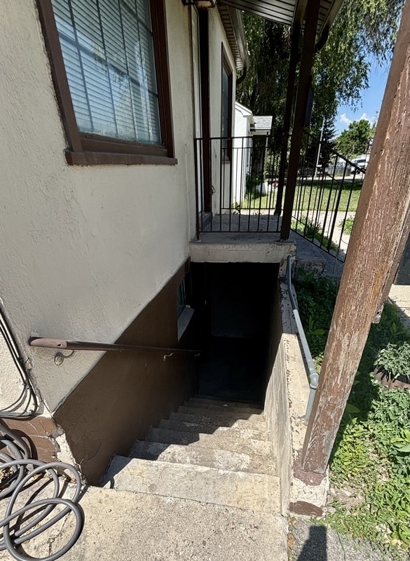 Building Photo - 979 W 100 S