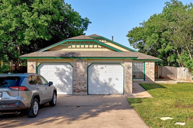 Building Photo - 12302 Dellrey Dr