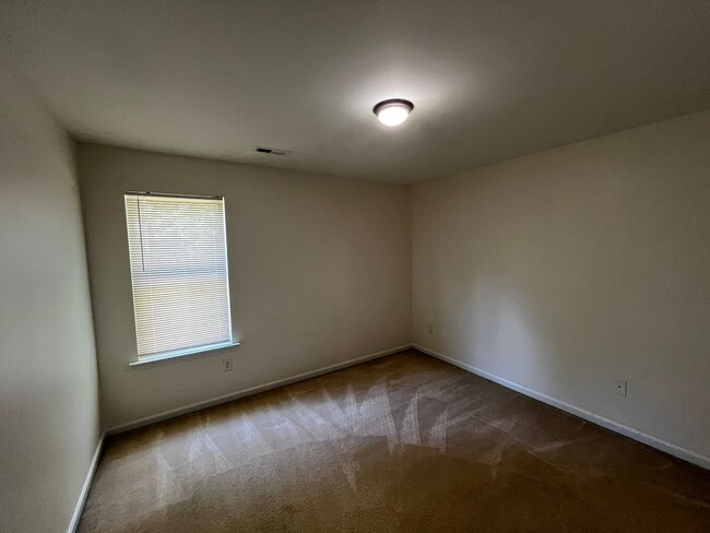 Building Photo - Beautiful 4 bedroom 2 bath in Phenix City, AL
