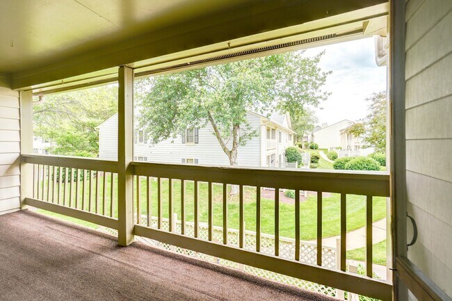 Building Photo - Beautiful 2-Bedroom 2-Bathroom Condo with Loft In The Heart of Germantown