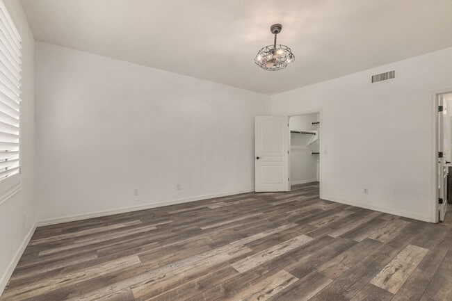 Building Photo - 15221 N Clubgate Dr