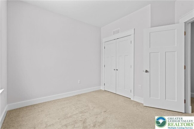 Building Photo - 1674 Best Pl