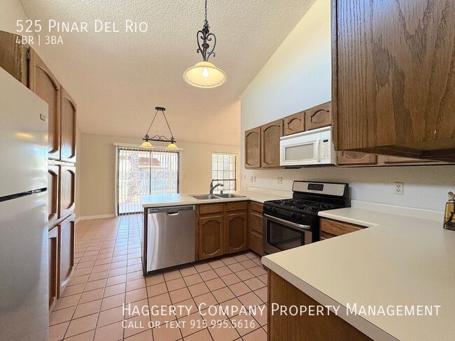 Building Photo - West El Paso 4 bed/3 bath refrig A/C Home!