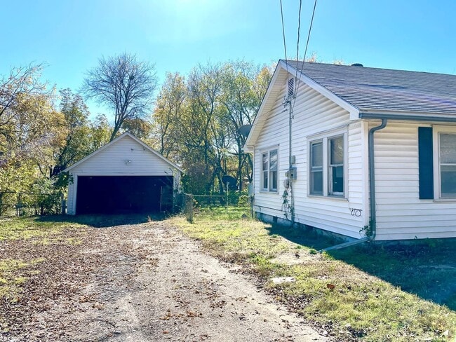 Building Photo - 714 6th Ave NW