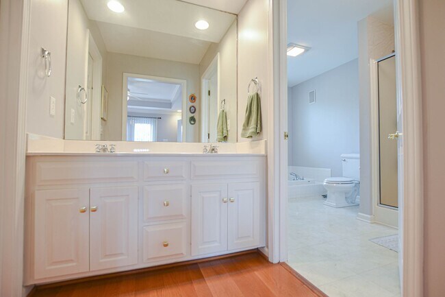 Building Photo - Pet Friendly Three Bedroom with Bonus!