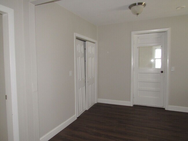 Building Photo - Dracut Beautiful 5 Bedroom Apartment Ready for Occupancy!!