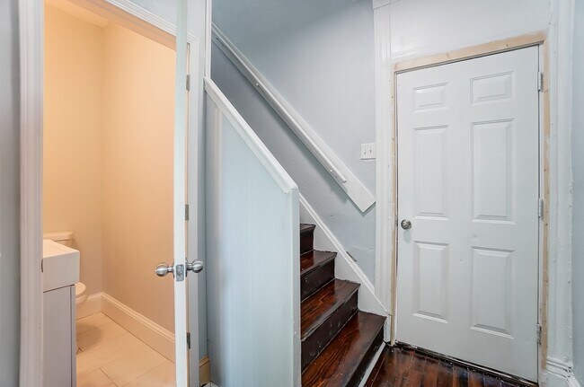 Building Photo - Spacious Four Bedroom in Cincinnati!