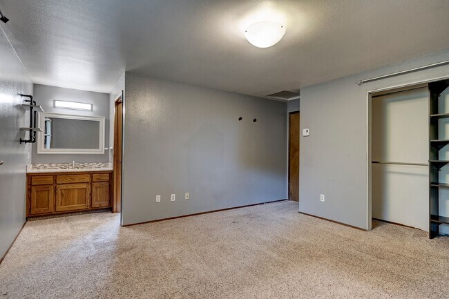 Building Photo - Cozy Home Close to Beach! Your New 3 Bed, ...